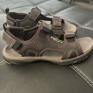 New Men’s bass engineered propel trail sandals/ still with tags
